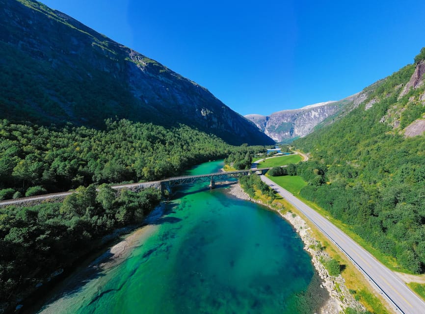 Romsdalen: Rauma Railway Golden Train With Guide - Guided Tour Experience