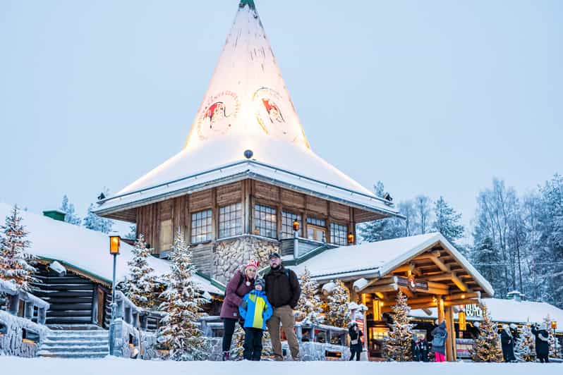 Rovaniemi: Private Pro Photoshoot in Santa Claus Village - Professional Photography Services