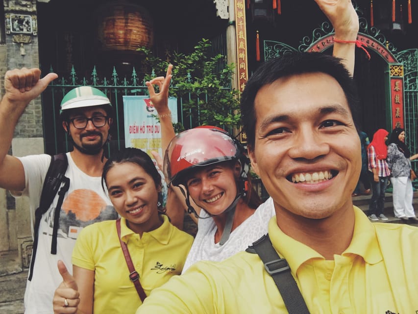 Saigon: Hidden Gems and Coffee With Local Student - Exploring Local Markets