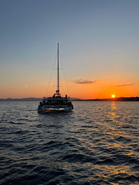 Saint Raphael: Sunset Cruise Cape Dramont & Golden Island - Onboard Experience