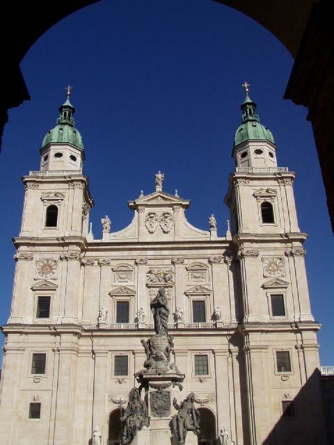 Salzburg 2.5-Hour Walking Tour: Mozart, Old Town & More - Meeting Point Information