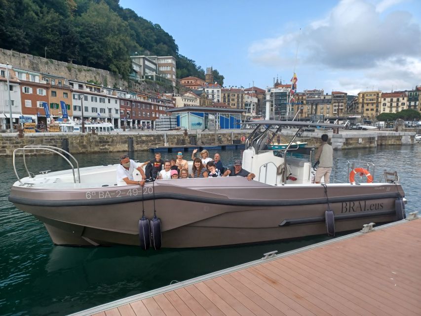 San Sebastian: 2 Bays Evening or Sunset Boat Tour With Cava - Boat and Amenities