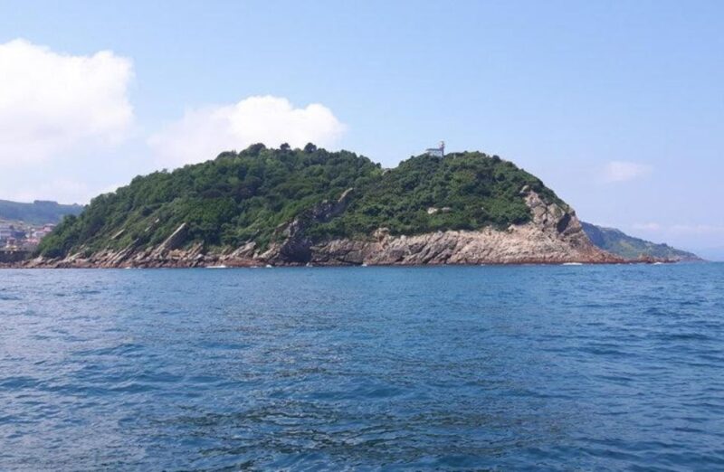 San Sebastian: Exclusive Yacht Tour in La Concha Bay - Participant Eligibility