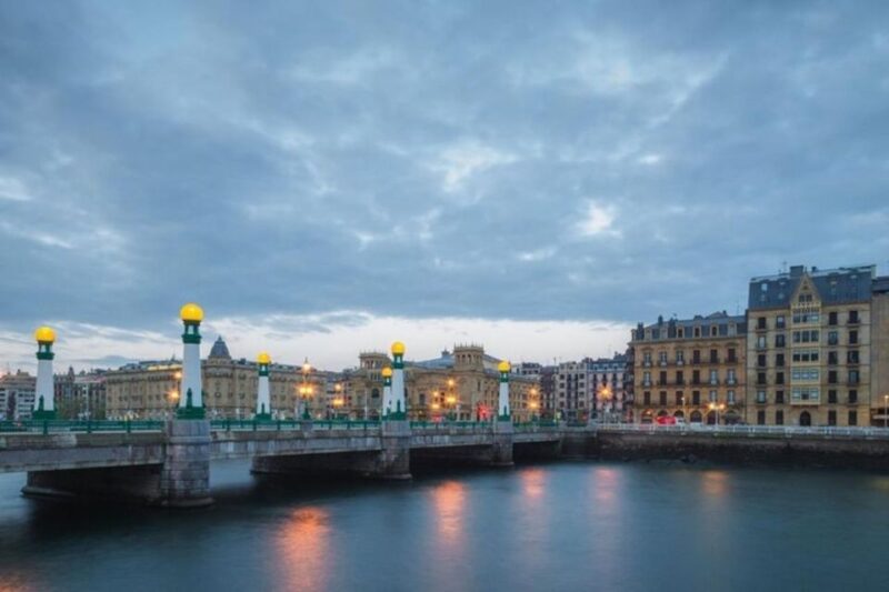 San Sebastian : Must-See Attractions Walking Tour - Tour Features