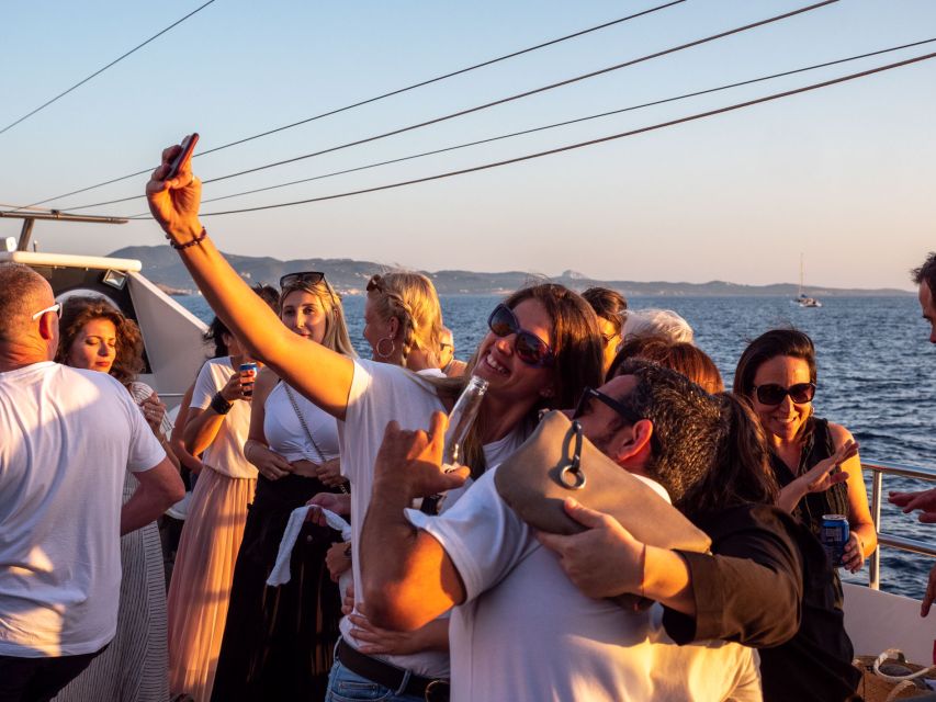 Sant Antoni De Portmany: Sunset Cruise With Drinks and Music - Onboard Amenities