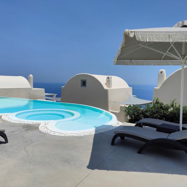 Santorini: Aromatherapy Couples Massage - Spa Location and Amenities