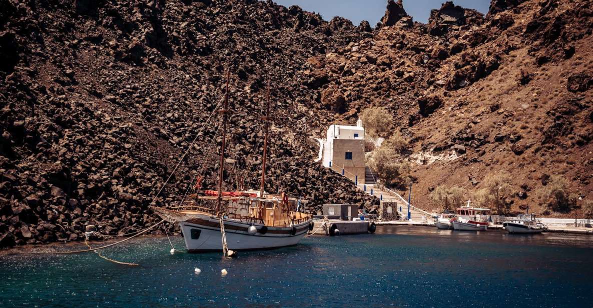 Santorini: Boat Tour in Volcano, Hot Springs and Thirassia - Nea Kameni Exploration