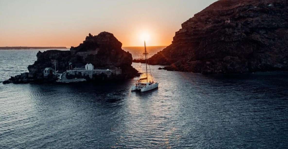 Santorini: Private Catamaran Cruise With BBQ Meal and Drinks - Onboard Amenities