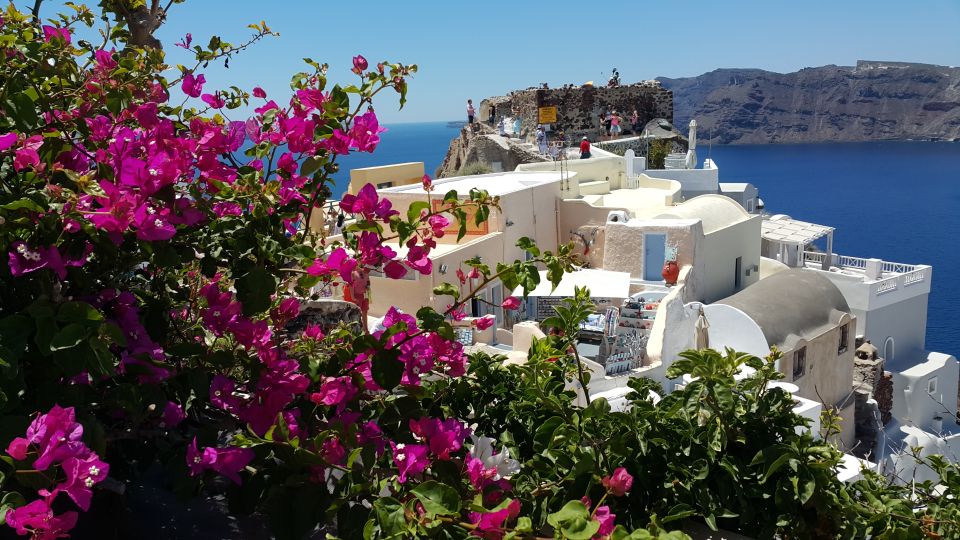 Santorini: Private Guided Tour With Wine Tasting - Iconic Landmarks to Visit