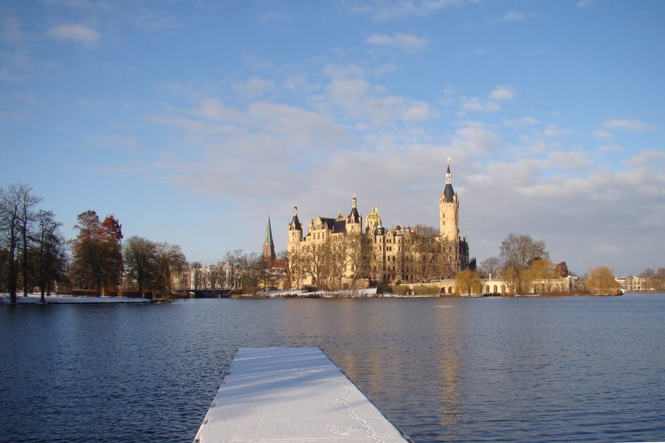 Schwerin: Local Pub Experience Tour With Drinks - Tour Highlights