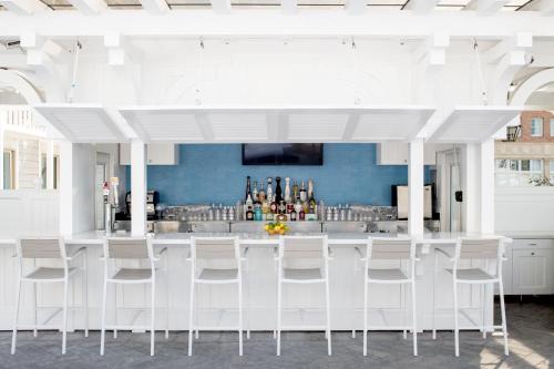 Shutters On The Beach - Dining Options