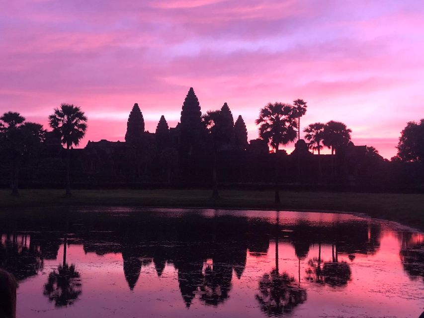 Siem Reap: Angkor Wat Sunrise Small-Group Tour - Sunrise Experience