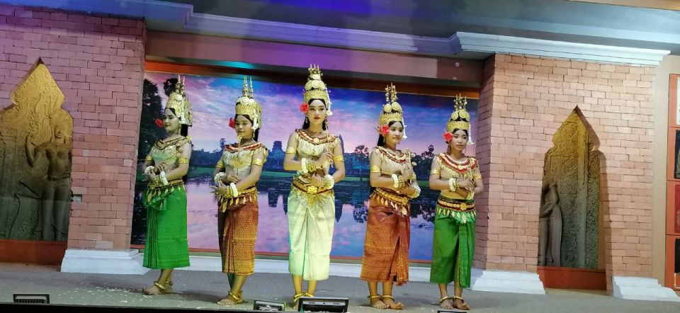 Siem Reap: Apsara Dance Show & Dinner With Tuk-Tuk Transfers - Authentic Khmer Cuisine