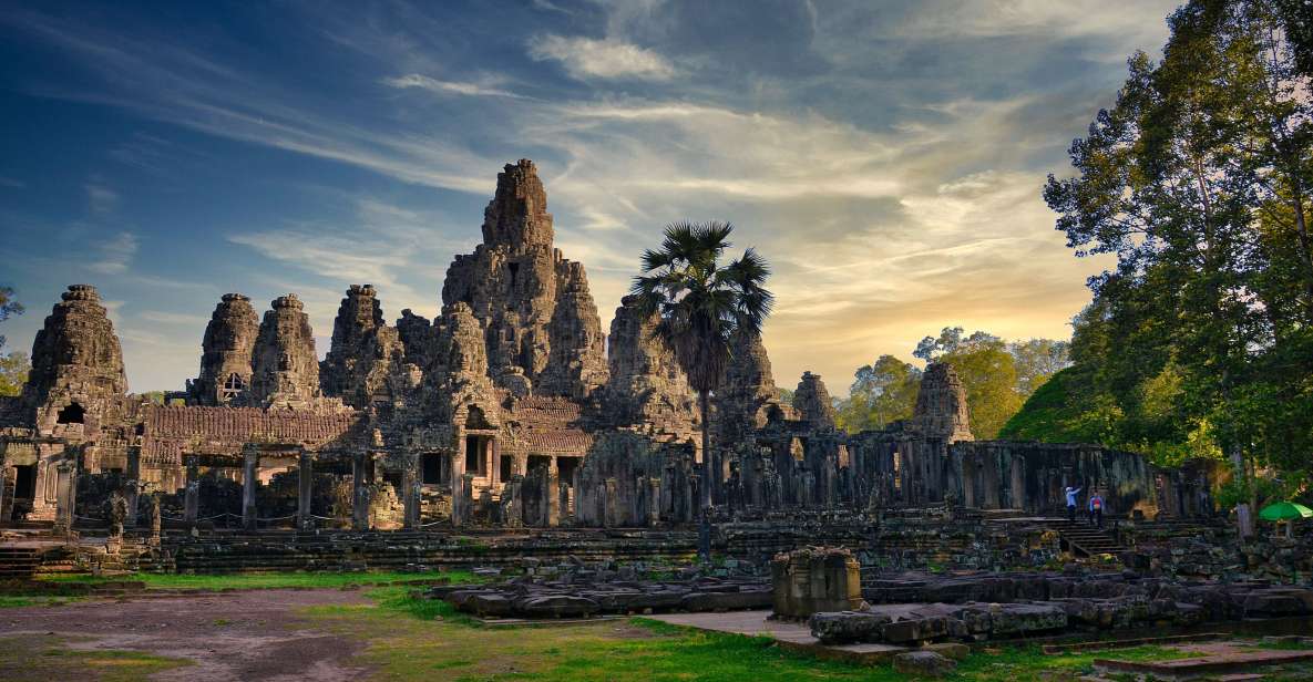 Siem Reap: Small Circuit Tour by Mini Van With English Guide - Iconic Temples to Explore