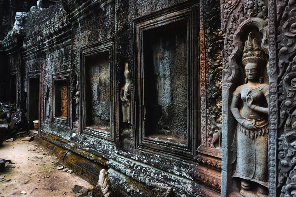 SiemReap: 2-Days Angkor Wat Sunrise & Monk Blessing Ceremony - Monk Blessing Ceremony