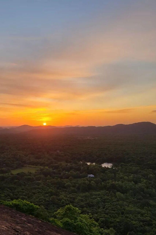 Sigiriya & Dambulla Cave Temple Day Trip From Negombo - Sigiriya Lion Rock