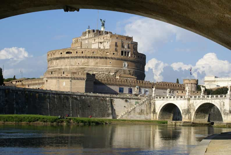 Skip the Line: Castel Santangelo Private Tour - Itinerary Details