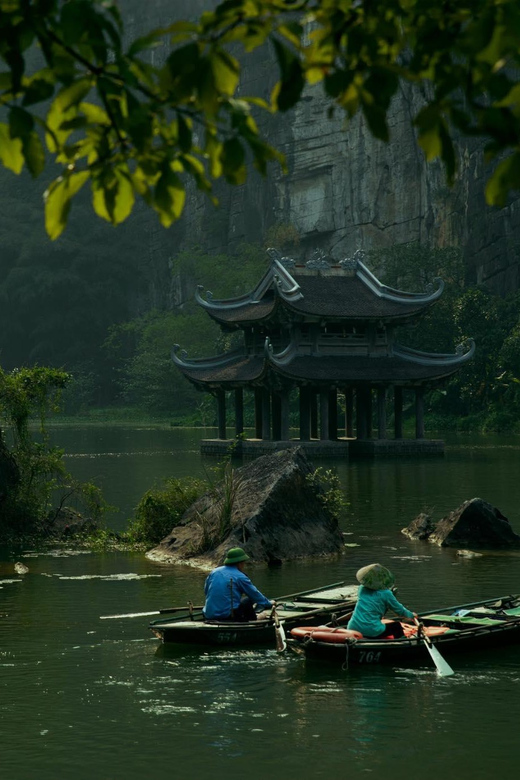 Small Group of 9 Guided Tour: Trang An, Mua Cave, Bich Dong - Tour Features