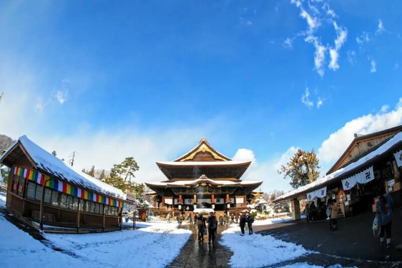 Snow Monkey, Zenko Ji Temple, Sake in Nagano Tour - Visiting Zenko-ji Temple