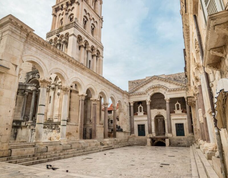 Split: Old Town Highlights Early Bird Walking Tour - Exploring Diocletians Palace