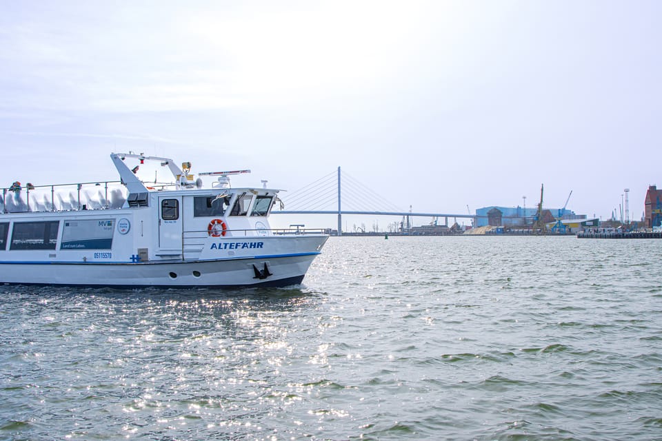 Stralsund: 1-Hour Harbor Cruise - Comfort Options for Passengers