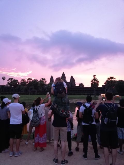 Sunrise at Angkor Wat With Small Group Tour - Experience the Sunrise