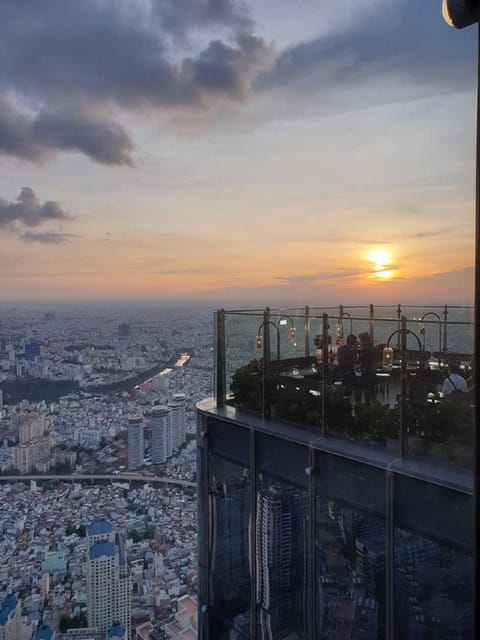 Sunset Café Experience at Landmark 81 & Food Tour - Food Tasting Details