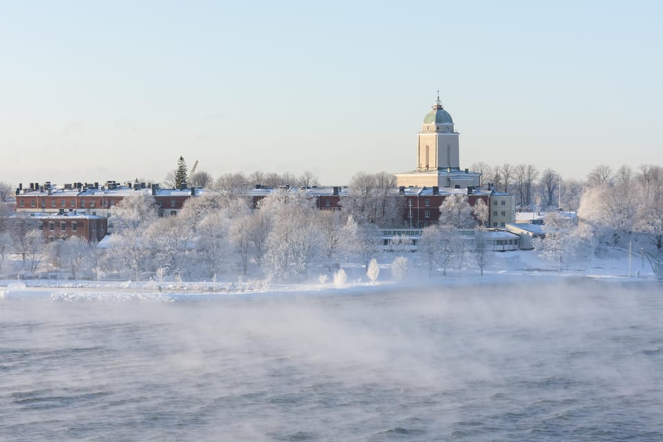 Suomenlinna: Guided Walking Tour With an Authorized Guide - Tour Experience