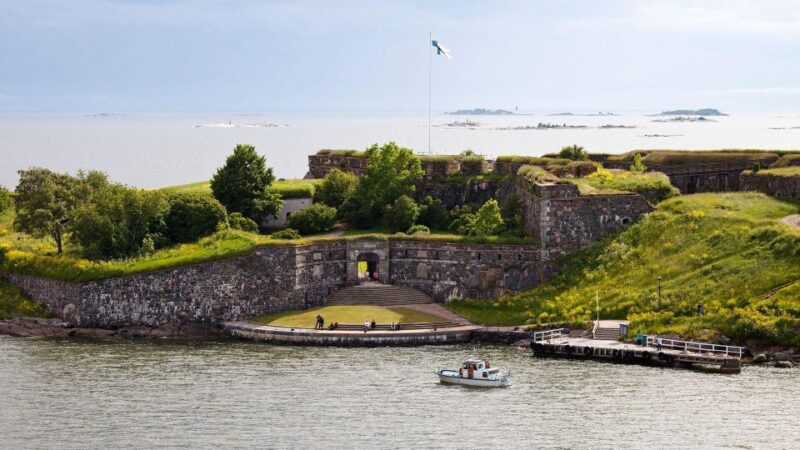 Suomenlinna: Private Tour With an Authorized Guide - Accessibility Features