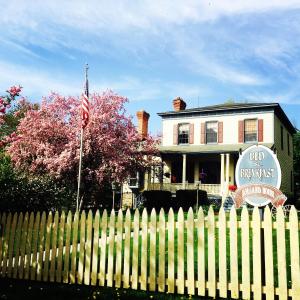 The Borland House Inn - Amenities and Services