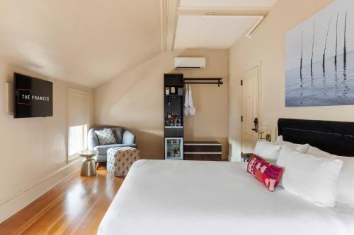 The Francis Hotel - Amenities and Services