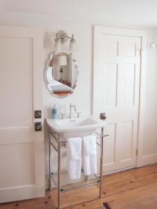 The General Stanton Inn - Amenities and Services