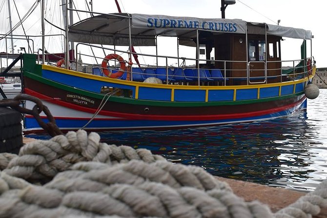 The Traditional Harbour Cruise - Historical Insights and Commentary