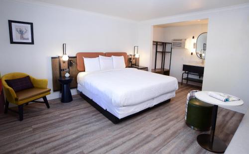 The Woodrose- NEWLY RENOVATED - Amenities and Features