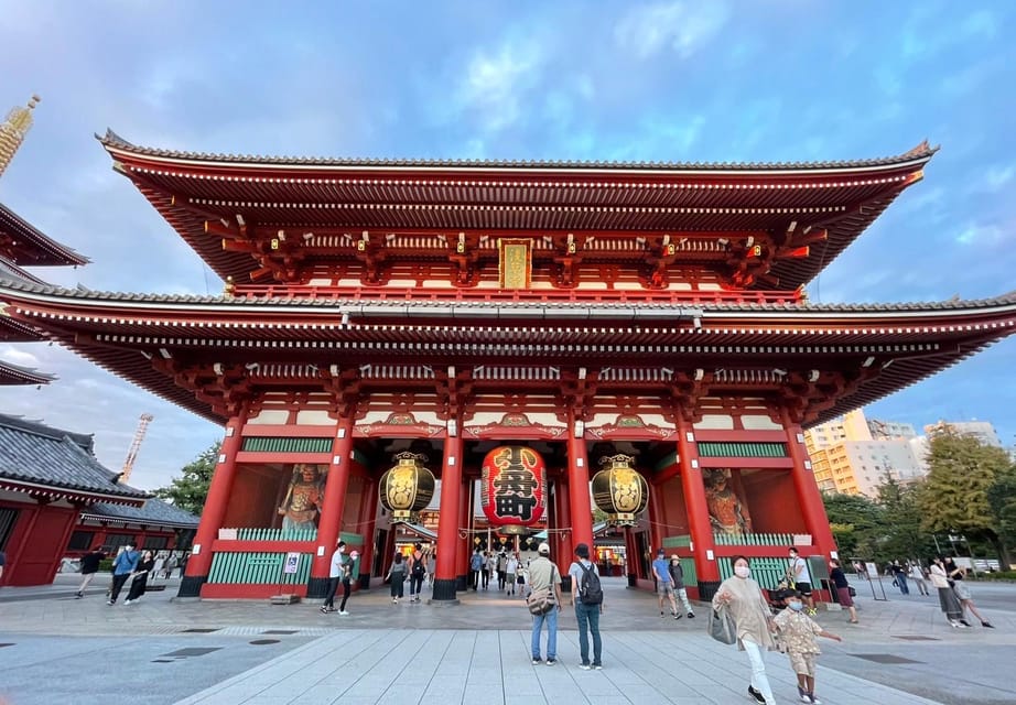 Tokyo: Asakusa Waiking Tour With University Students - Shopping Experience