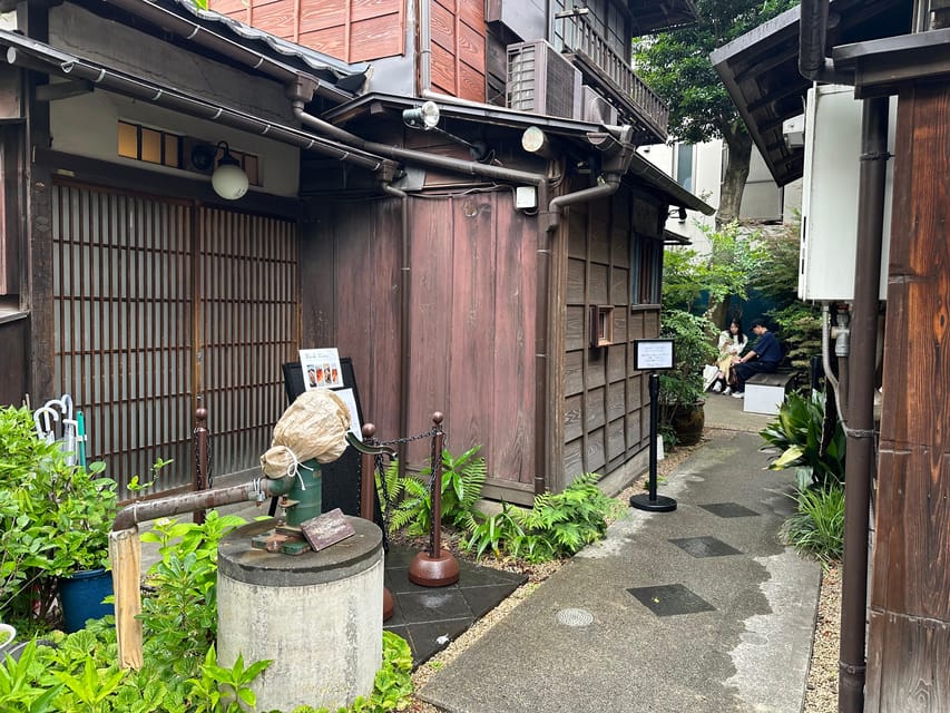 Tokyo : Old Town~Yanaka,Nezu~~Paint Your Own "Lucky Cat" - Cultural Insights