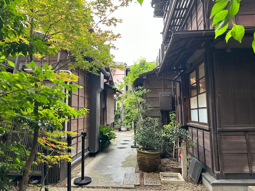 Tokyo Old Traditional Town~Yanaka , Nezu & Ueno Sakuragi - Cultural Insights