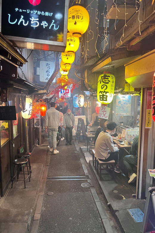 Tokyo: Shinjuku Kabukicho & Golden Gai Walking Tour - Food and Drink Experience