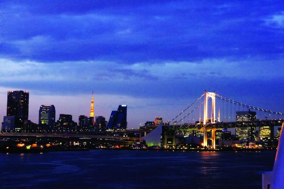 Tokyo: Tokyo Bay Dinner Cruise - Included Amenities