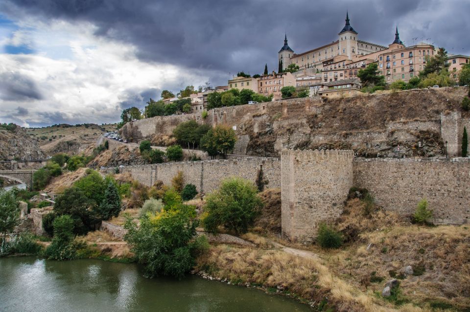 Toledo'S Gems: 3-Hr Private Tour With Expert Local Guide - Guided Experience and Accessibility