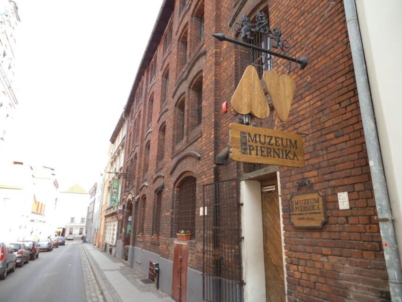 Torun Living Museum of Gingerbread and Old Town Private Walk - Tour Itinerary