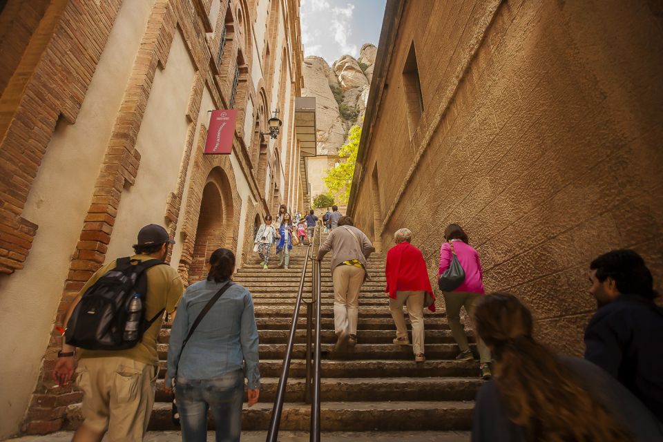 Tot Montserrat: Transport, Museum Tickets, and Lunch - Visitor Information