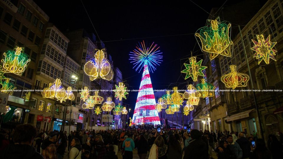 Tour to Vigo Christmas Lights Plus Pontevedra Including Boat - Experience Highlights