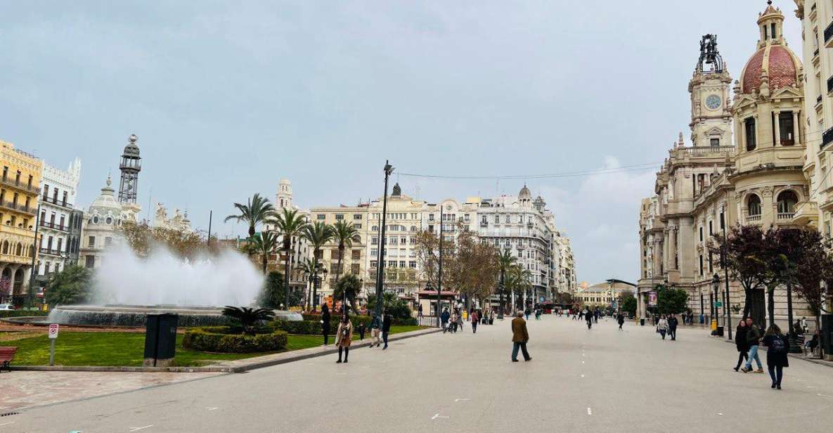 Valencia: the Best 18 Spots in the City by Bike! - Plaza De La Virgen and Basilica