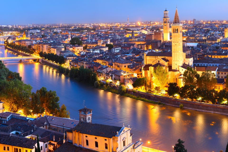 Verona: First Discovery Walk and Reading Walking Tour - Experience Features