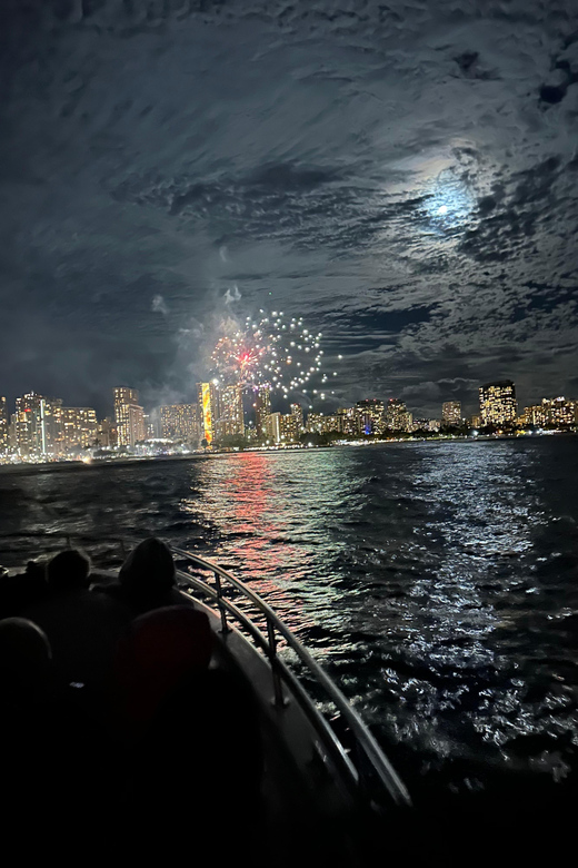 Waikiki: Firework Boat Cruise - Highlights and Activities