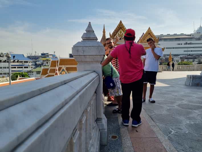 Walking Tour Bangkok: Main Temples Tour in Portuguese - Guided Experience Details