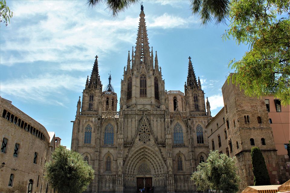 Walking Tour Gothic Quarter and Ramblas+Boat Trip - Starting Location