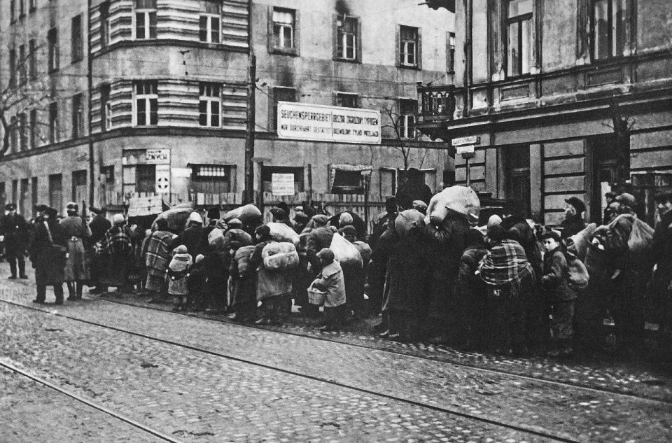 Warsaw Daily Jewish Ghetto Guided Tour With Jewish Cemetery - Historical Significance