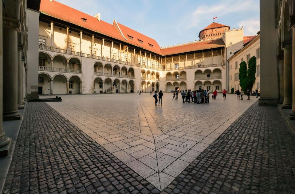 Wawel Castle, Cathedral, Old Town and St. Marys Basilica - Discovering St. Marys Basilica